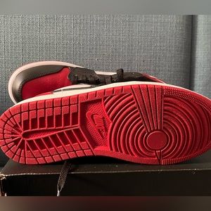 Air Jordan 1 low Bred Toe.